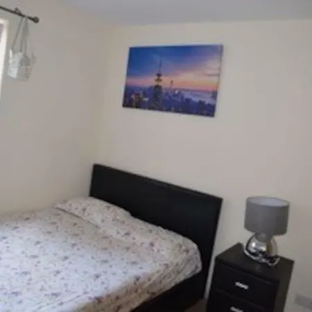 Spacious 3br Great Links To City! + Lift