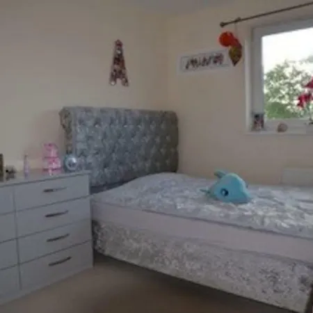 Spacious 3br Great Links To City! + Lift Appartement