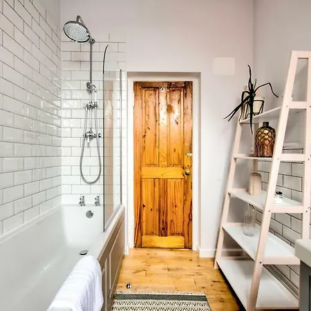 Stylish 2br Flat Close To City Centre By Guestready * אדינבורו