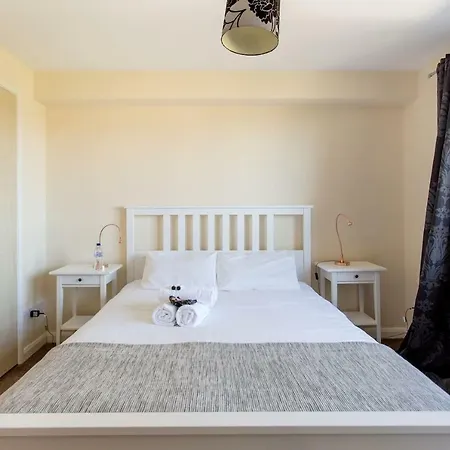 Hawkhill 8 - Modern With Secure Parking Apartment Edinburgh