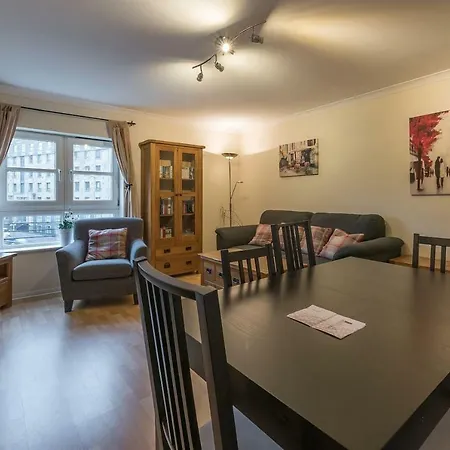 Two Bed City Centre With Private Parking *