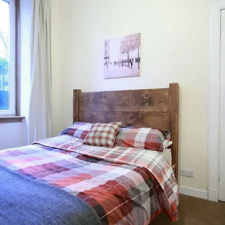 Apartment Fabulous Bright Central 2 Bed Flat - Great Value! *