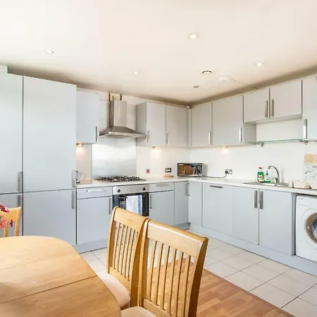 Beautiful 3br Seafront Apt. Balcony & Free Parking Apartment Edinburgh