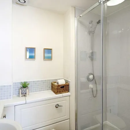 Apartment Spacious & Modern Two Bed Ground Floor Apartment! Edinburgh