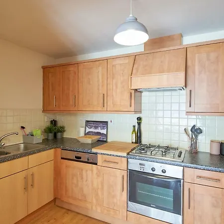 Apartment Spacious & Modern Two Bed Ground Floor Apartment!