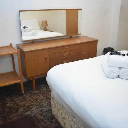 Homely 2br Apt In Residential Eastern * إدنبرة