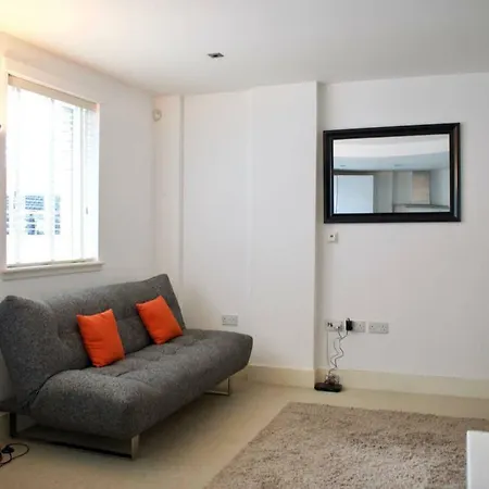 Apartment Super Central City - 1 Bedroom Sleeps 4 *