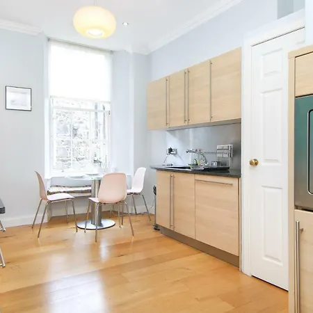 Altido Stylish & Majestic 3-bed In Stockbridge Appartement