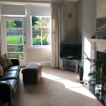 Beautiful Belgrave Garden Apt. Edinburgh