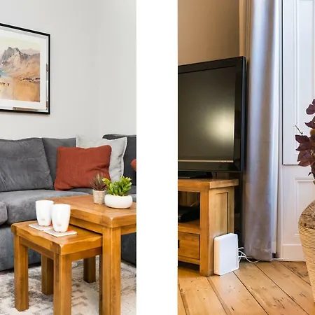 Apartment Beautiful, Traditional 2 Bedroom Main Door Flat *