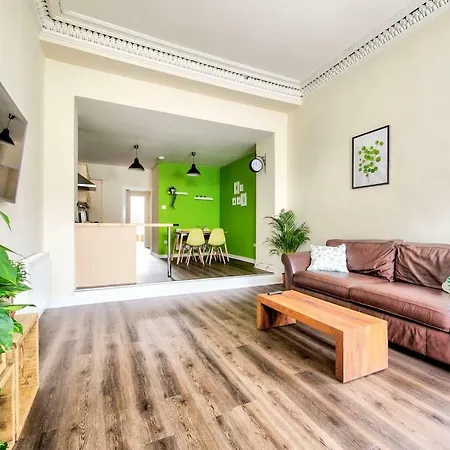 Airport Direct Bus & Spacious Main-door Edimburgo
