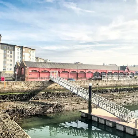 Daire Airport Direct Bus & Spacious Main-door Edinburgh