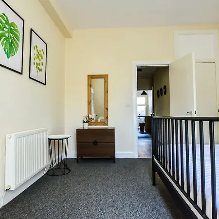 Airport Direct Bus & Spacious Main-door Daire