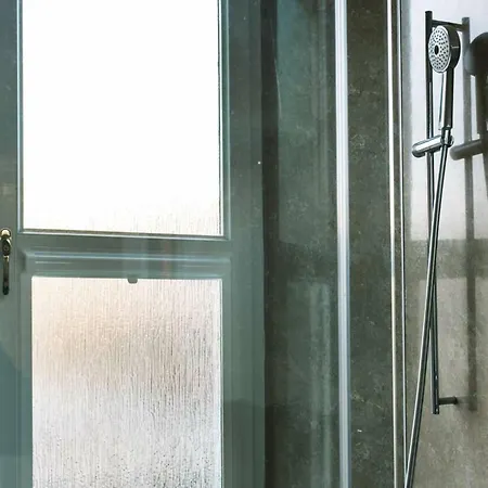 Pleasant Near Princes Street Gardens Apartment Edinburgh