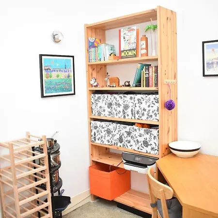 Διαμέρισμα Cosy And Quirky 10 Minutes From Centre!