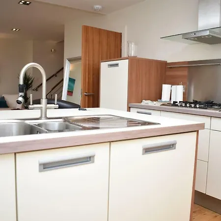 Apartment Modern And Bright Close To Princes St!