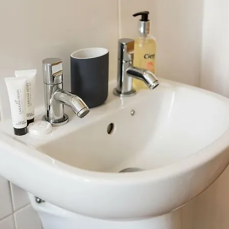 1br Scandi Design In City!