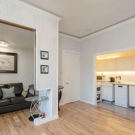 Angle Park Central Apartment *