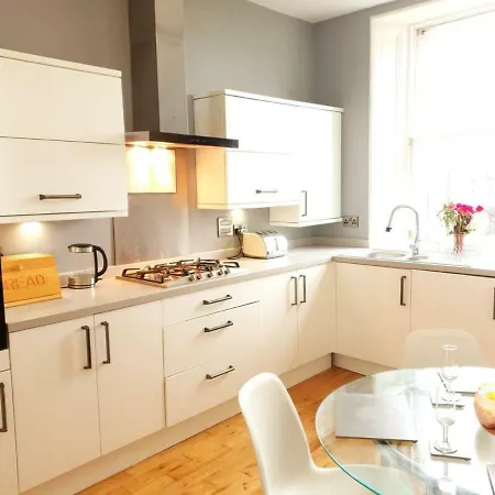 Newly Refurbished Duplex In City Centre *