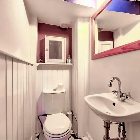 Stylish 2br Flat Close To City Centre By Guestready *