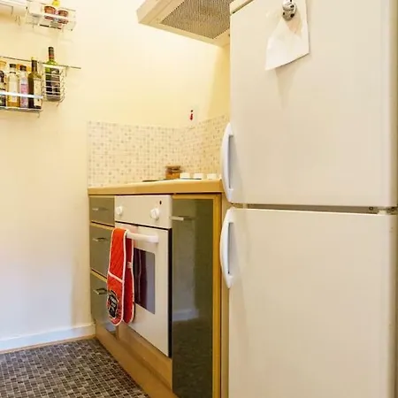 Fabulous Bright Central 2 Bed Flat - Great Value! Apartment