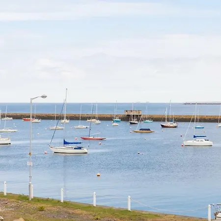Beautiful 3br Seafront Apt. Balcony & Free Parking Apartment Edinburgh