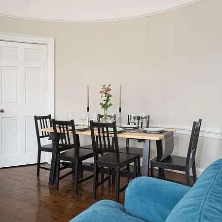 Charming & Traditional 3br Georgian Apartment *