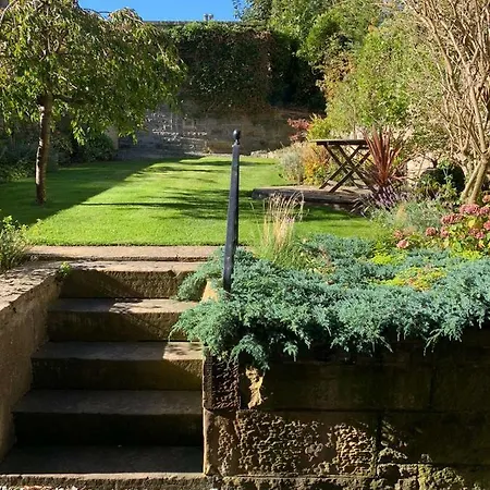 Beautiful Belgrave Garden Apt. * Edinburgh