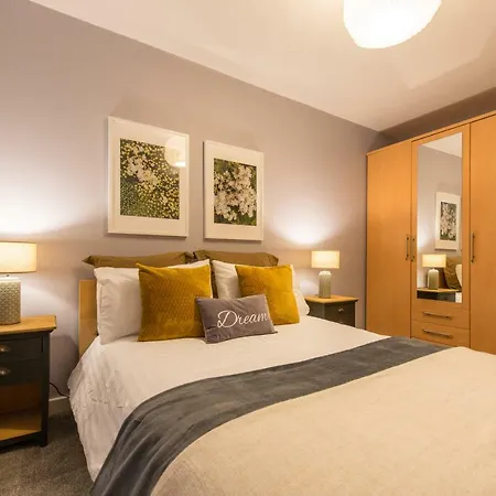 Scottish Stays - Top Floor In Broughton Road *