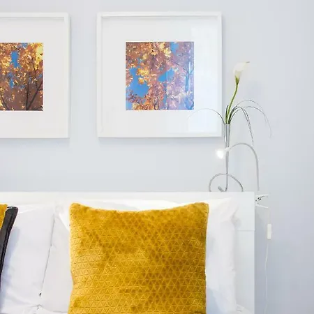 Scottish - Edina Place Apartment