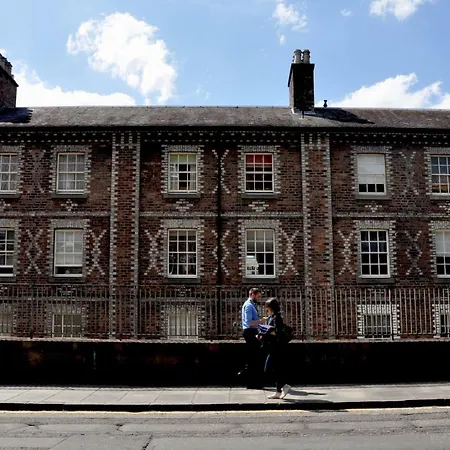 Stylish Flat In 1860's Listed Building Apartament