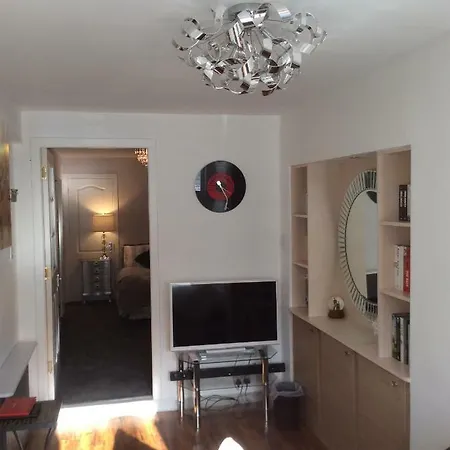 25 Daiches Braes Edinburgh