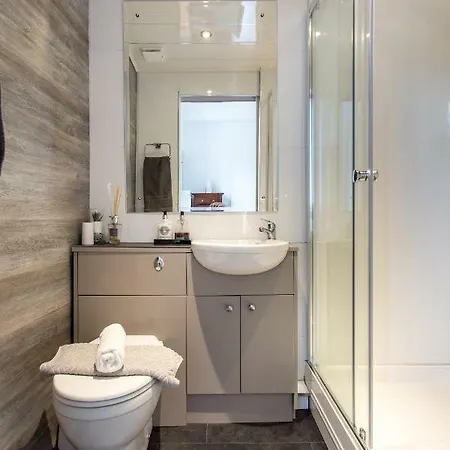 Spacious And Bright Central