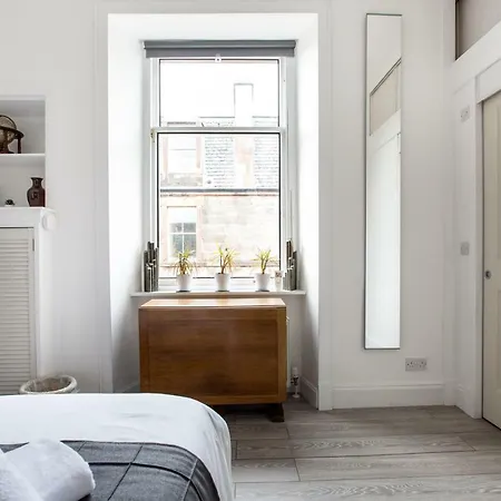Spacious And Bright Central