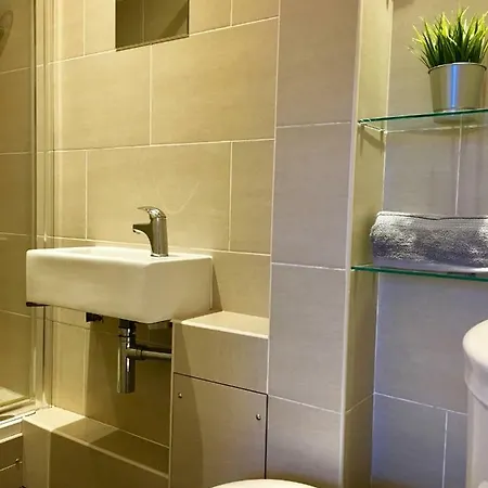 One Bedroom Spacious Flat In London Road * Edynburg