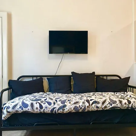 One Bedroom Spacious Flat In London Road Edynburg