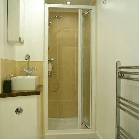 Apartment East Norton Place *