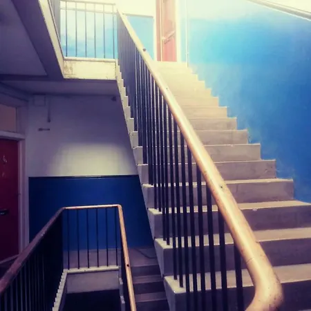 Flat Sleeps 4, Free Wifi & Parking