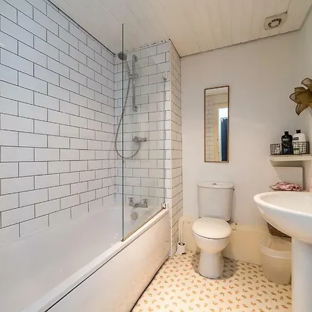 Lejlighed Vintage Apt, Pvt Garden, Wifi, New Town