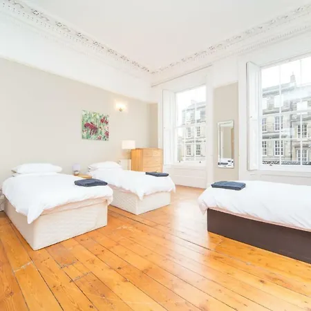Dundas Street Georgian Townhouse Apartment