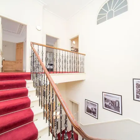 Dundas Street Georgian Townhouse Apartment