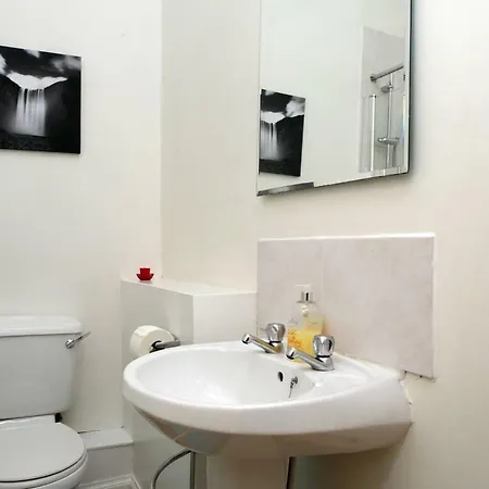 Grindlay Street Residence, 2 Bedroom, 2 Bathroom Close To Castle * 에든버러