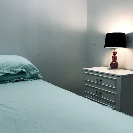 City Center - Budget Holiday Flat דירה
