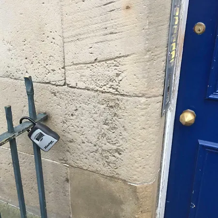 Convenient With Free Parking * Edinburgh