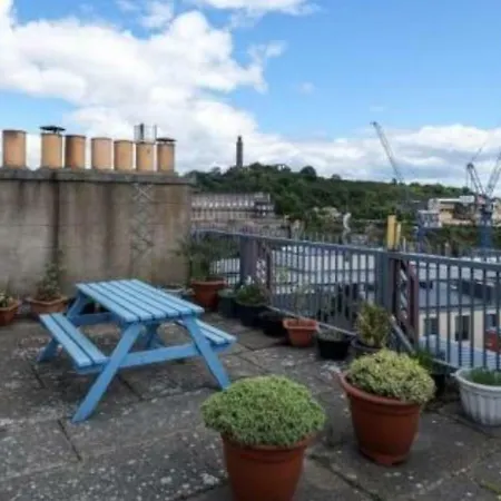Daire The Jeffrey Street Retreat