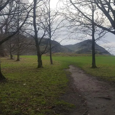 Daire Holyrood Park *