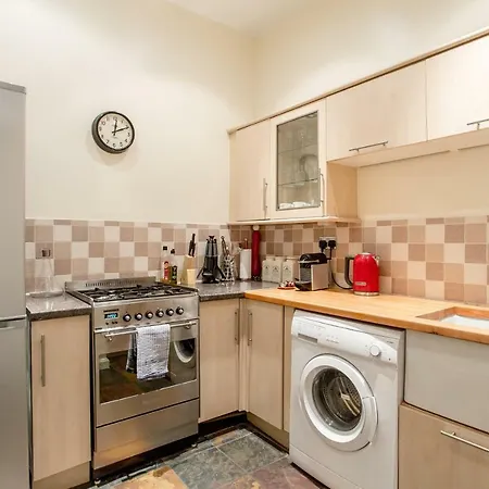 Stylish Flat - Great Central Location! إدنبرة