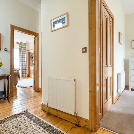 Stylish Flat - Great Central Location! شقة *