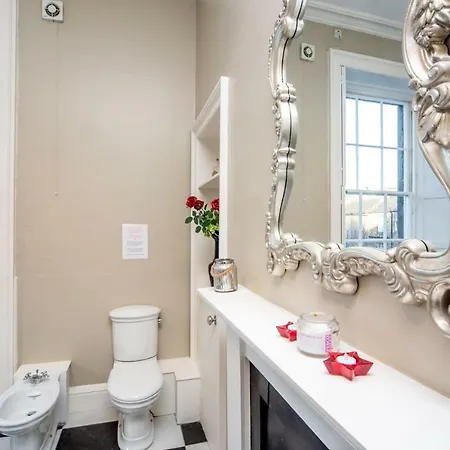 Dundas Street Georgian Townhouse *