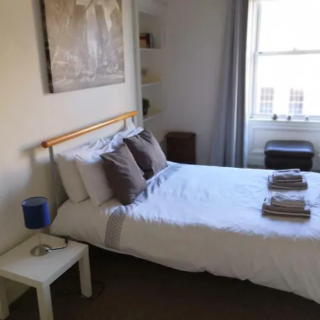 Spittal Street Residence, Spacious 2 Bedroom Close To Castle Апартаменты Эдинбург